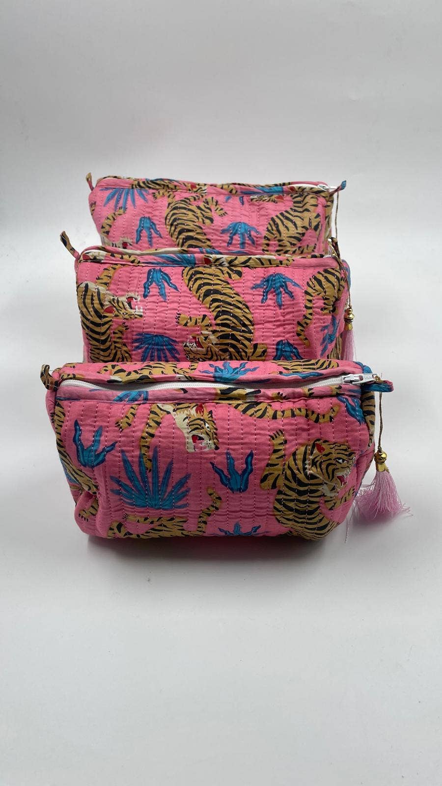 100% cotton quilted washbag Medium BLUE