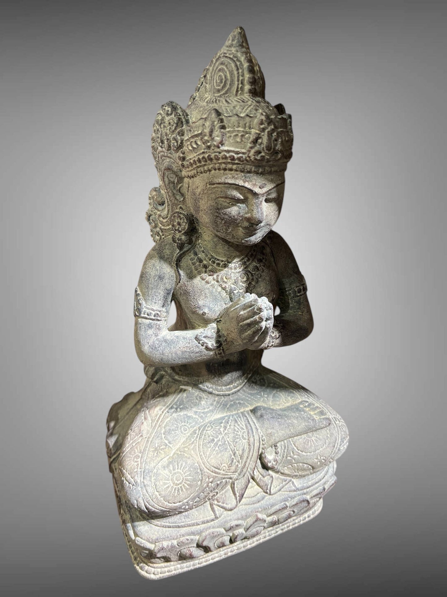 Stone Dewi Seri sculpture - 30 cm: Medium