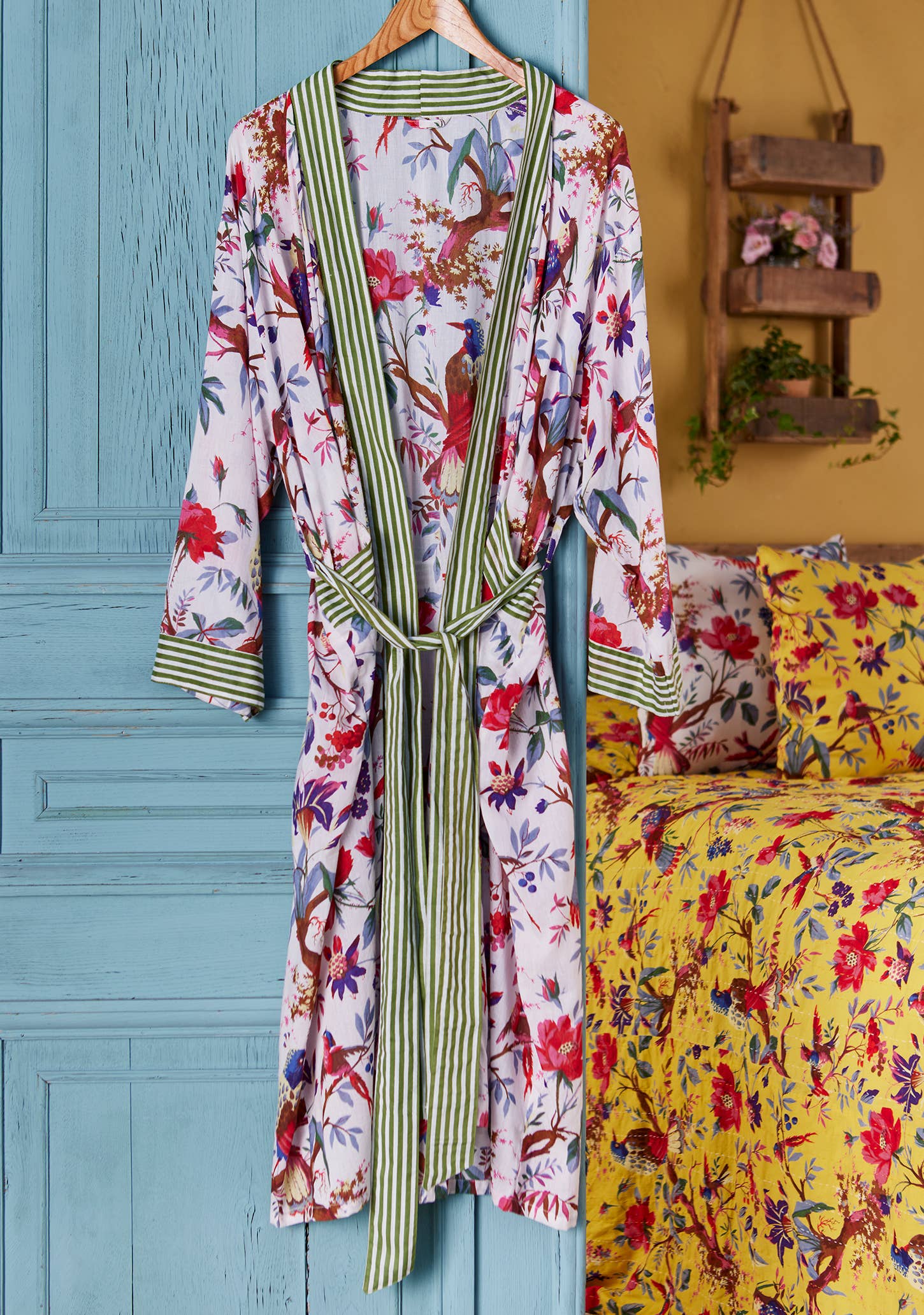 Bird Of Paradise Dressing Gown - White: Small/Medium(SM)