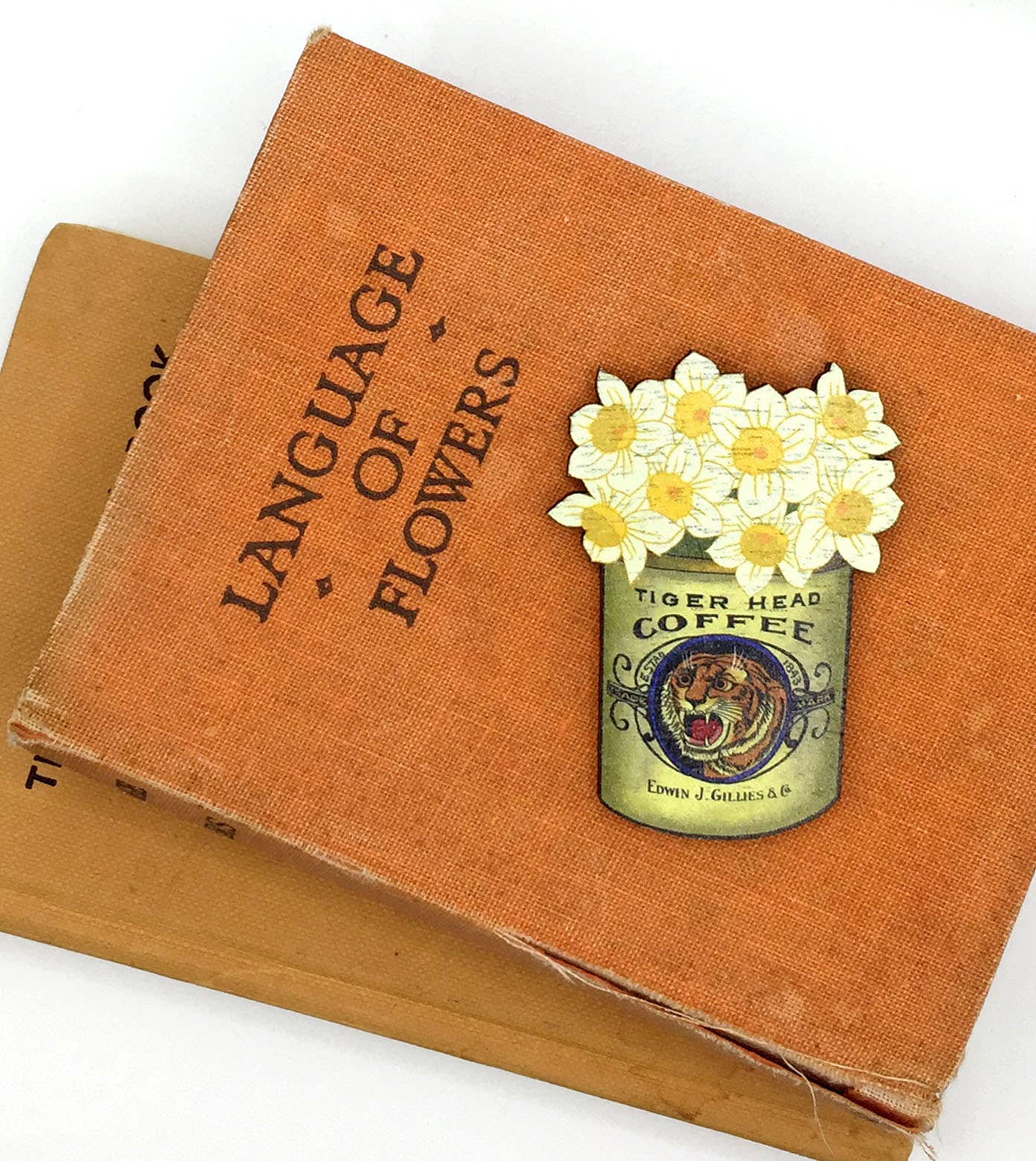 Vintage Flower Wooden Pin Badge-Daffodils