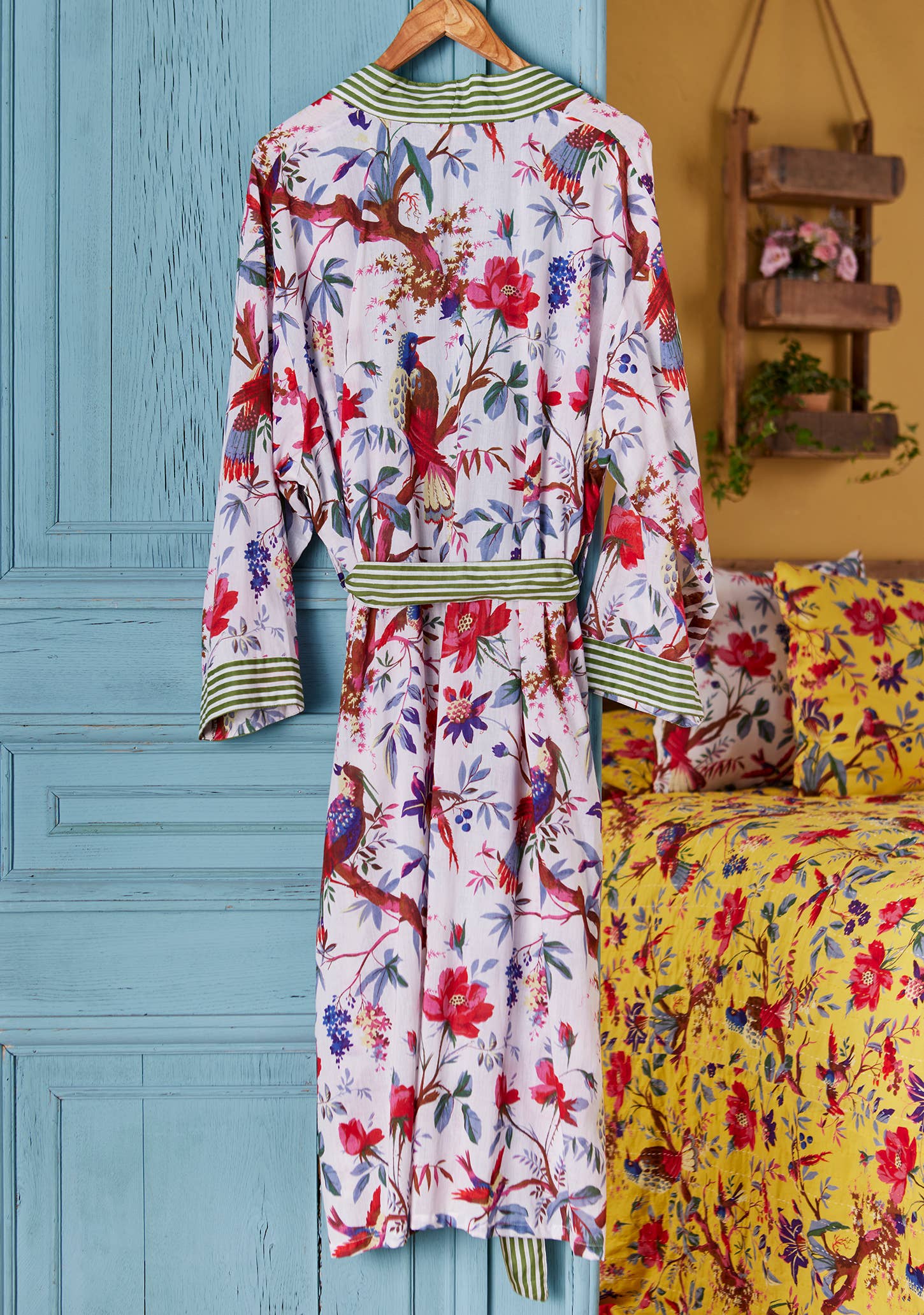 Bird Of Paradise Dressing Gown - White: Small/Medium(SM)
