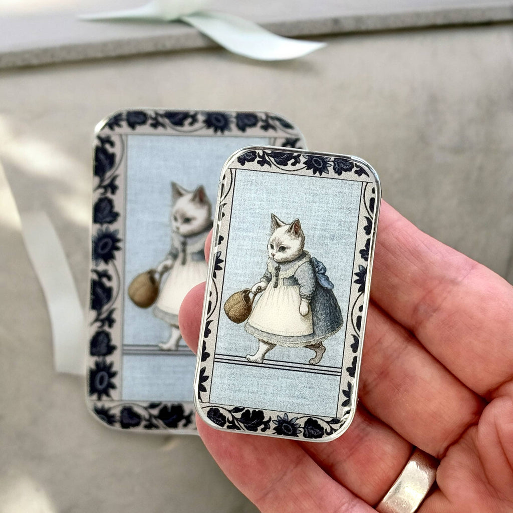 Kitty notions tin: Small